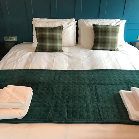 No.16 Hotel Сийхам Стая снимка A bed with a bed runner