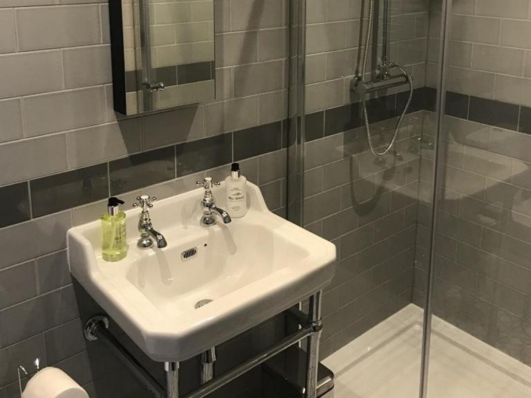 No.16 Hotel Сийхам Екстериор снимка A shower room